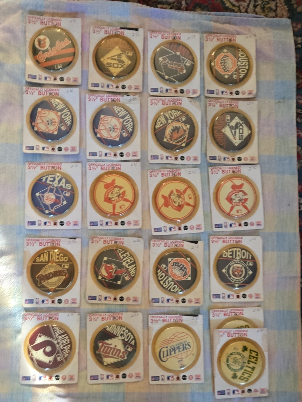 Lot of 21 vintage Sports button 3 1/2" Pins, original Packages